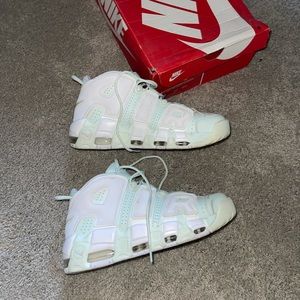 Women’s Nike Uptempo Sz 9